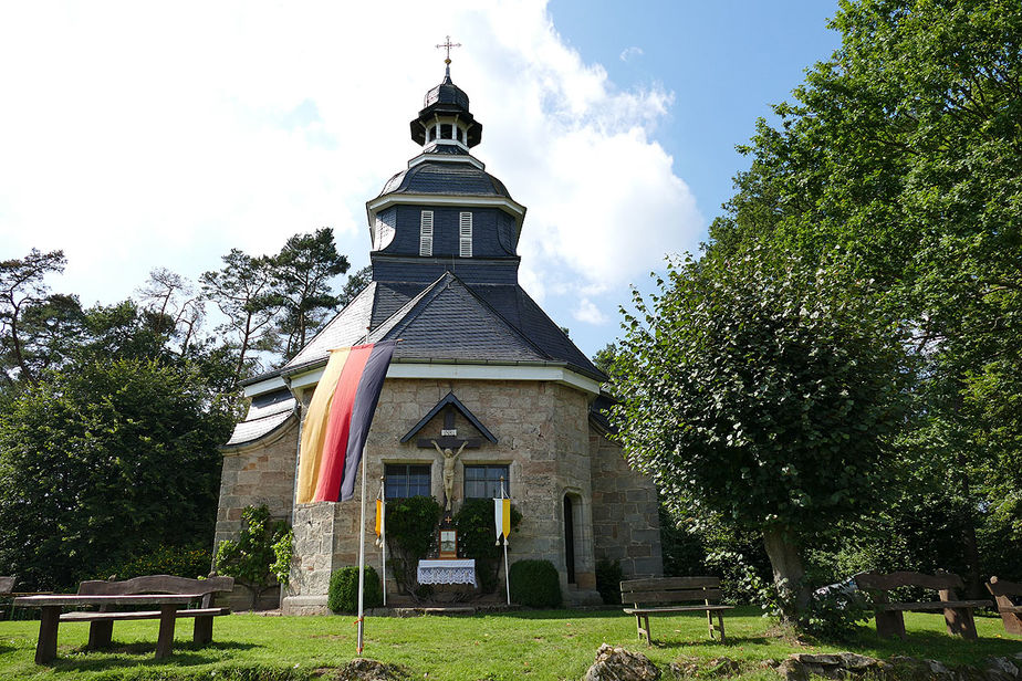 Nachfeier des Mährisch-Neustädter Wachsstockfestes an der Weingartenkapelle in Naumburg